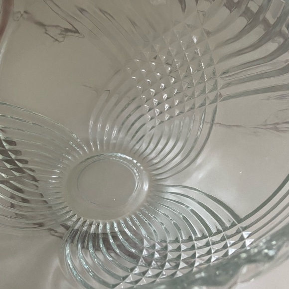 Vintage clear cut Indiana glass serving bowl - Picture 9 of 11